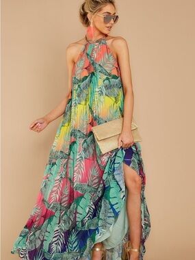 Lilly’s Kloset Multi-Color
Leaf Pleated Halter Maxi Dress size M